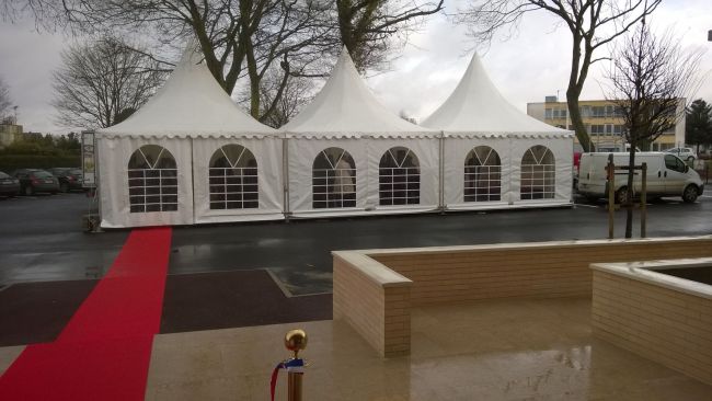 Tapis Rouge devant la tente de Mont-Saint-Aignan